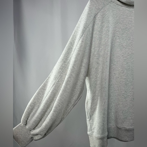 NWT Lit Whisper Oversized Turtleneck Sweatshirt in Heather Grey Size Small - Picture 3 of 10